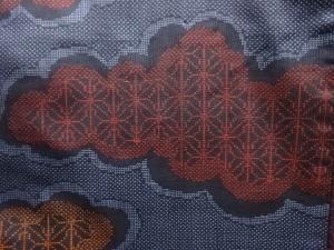 アンティーク　雲に麻の葉模様織り出し本場泥大島紬着物(5マルキ)